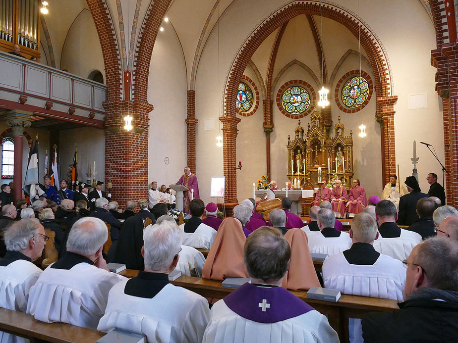 Pontifikalrequiem und Beisetzung von Weihbischof em. Johannes Kapp (Foto: Karl-Franz Thiede)